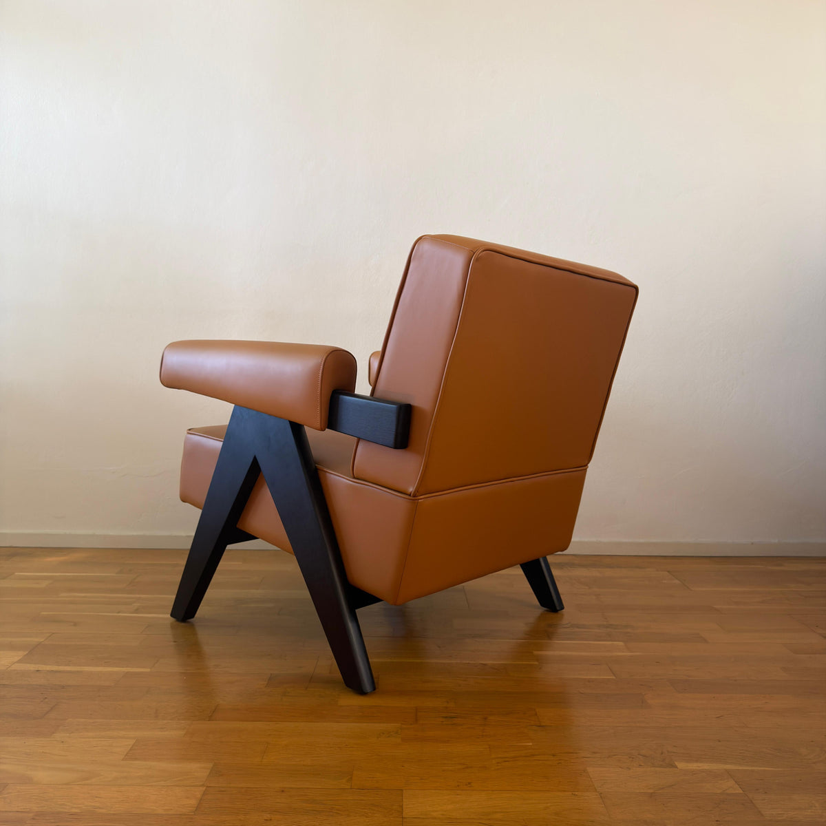 Jeanneret-style Chandigarh armchair, wood and leather