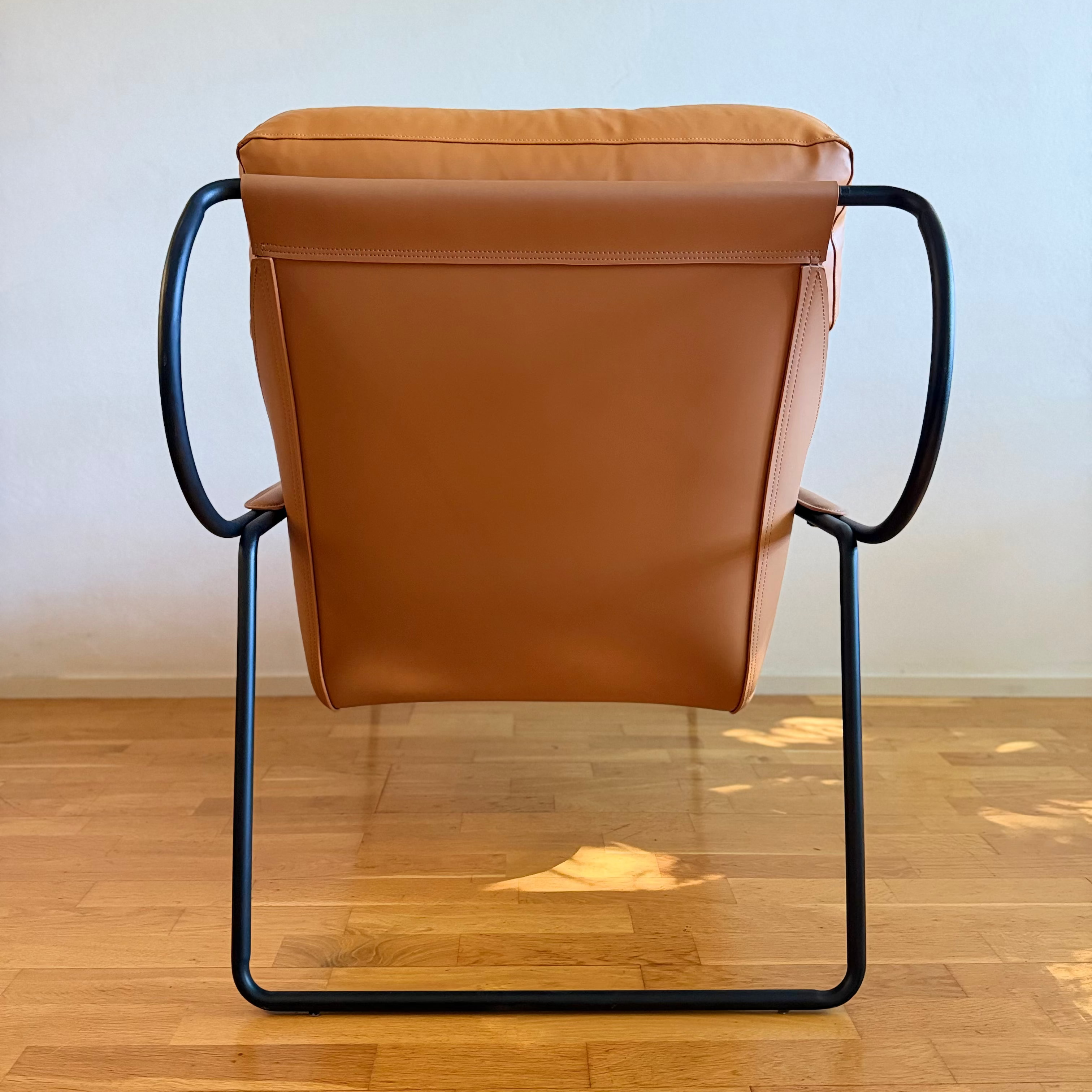 Zanuso-style sculptural lounge, tufted leather