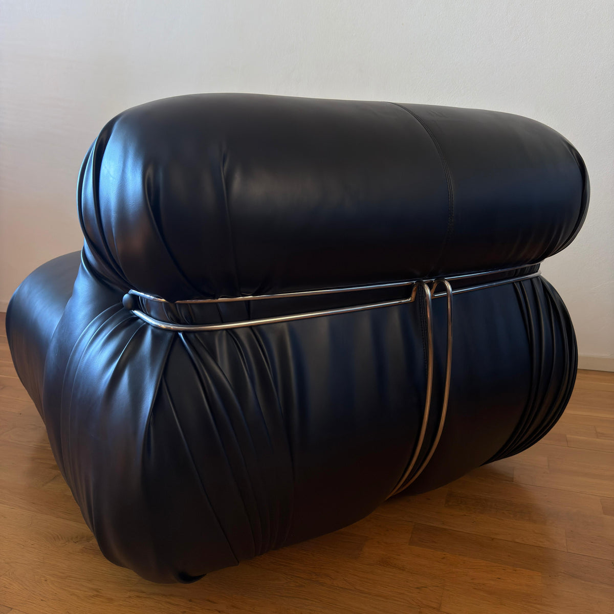 Scarpa-style Soriana lounge, tufted leather