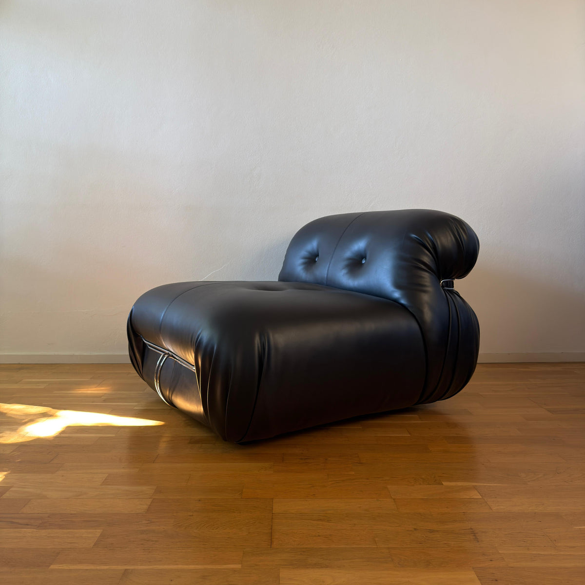 Scarpa-style Soriana lounge, tufted leather