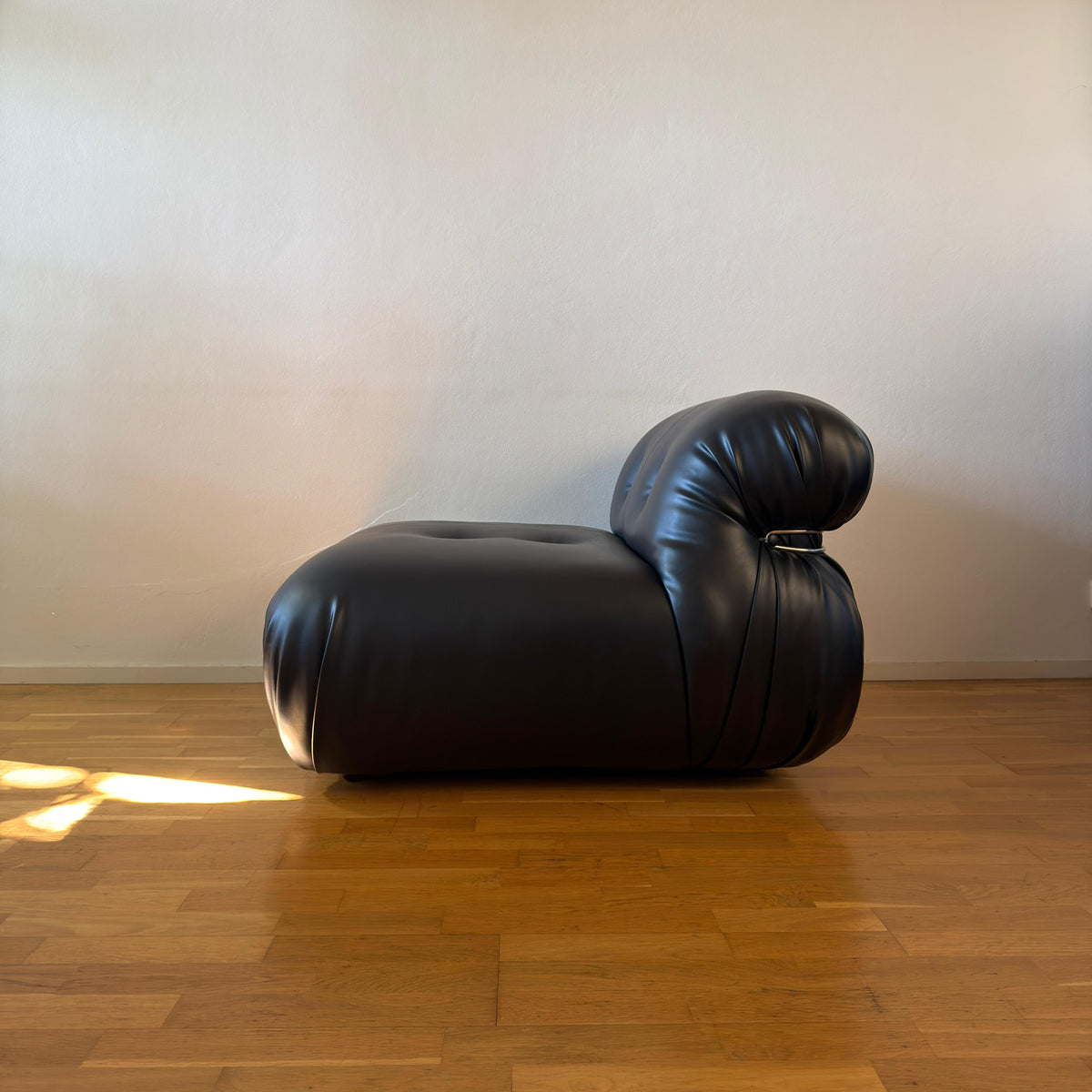 Scarpa-style Soriana lounge, tufted leather