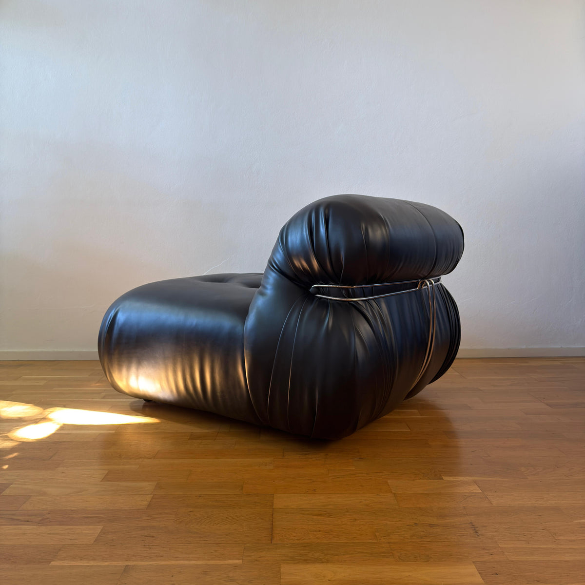 Scarpa-style Soriana lounge, tufted leather