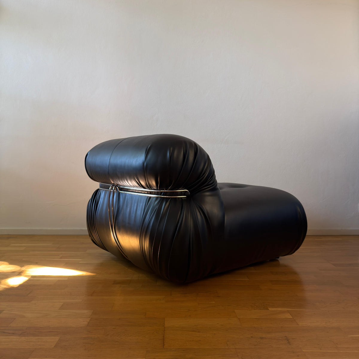 Scarpa-style Soriana lounge, tufted leather
